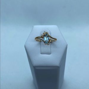 14k Aquamarine and Diamonds ring